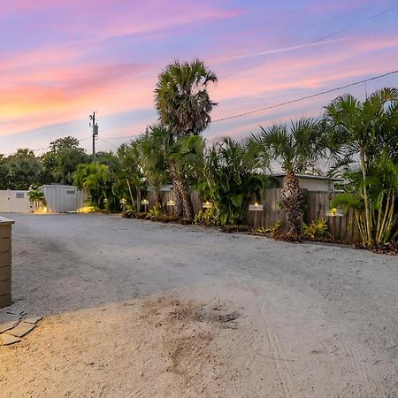 Boutique Vacation Rental Complex At Beach Cocoa Beach Exterior photo