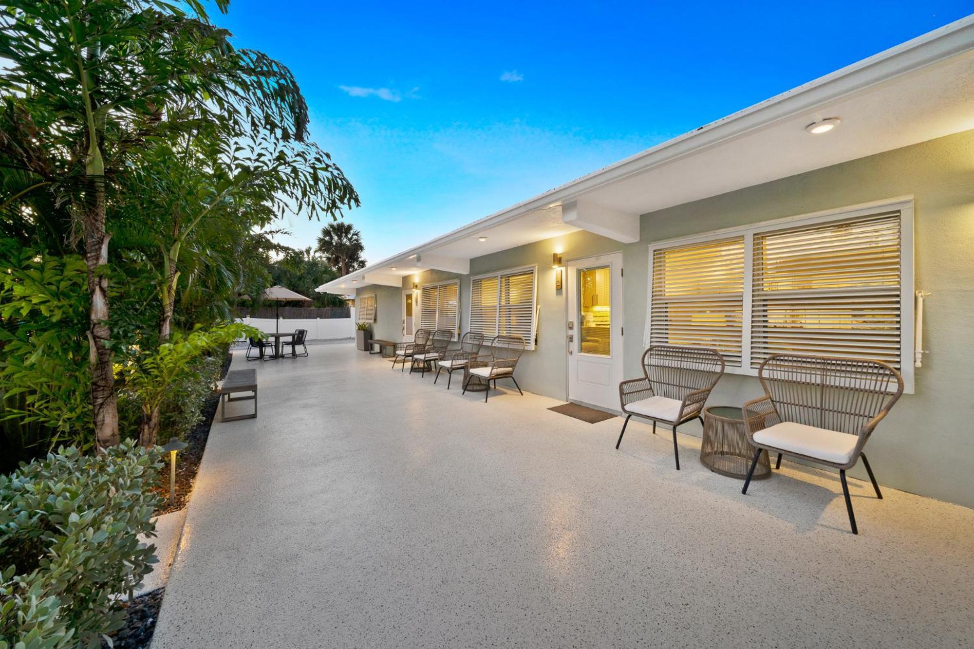 Boutique Vacation Rental Complex At Beach Cocoa Beach Exterior photo